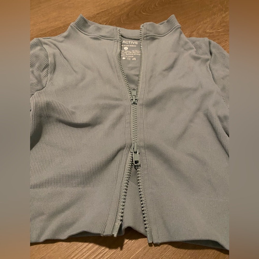 Set Active Sculptflex Double Zipper Cropped Jacket - Light Blue in Size Small